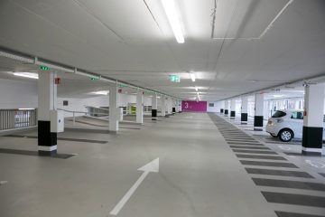 Verkehr / Fahrerin scheitert am Verlassen des Parkhauses