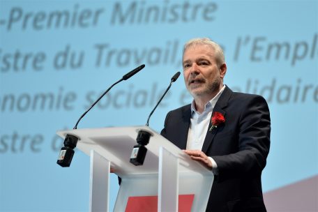 Arbeit und Soziale Sicherheit / Ein Füllhorn an teuren Maßnahmen und eine Video-Tripartite