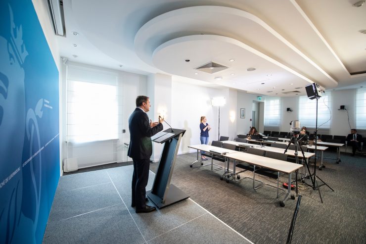 Coronavirus / Pressekonferenzen sind ein Infektionsherd, deswegen musste die Regierung umdenken 