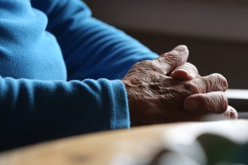 Neue Online-Plattform / Sie wohnen in Esch und benötigen Hilfe? Hier gibt es Infos