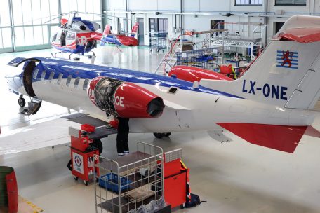 Luftrettung  / Die Air Rescue leistet Nachbarschaftshilfe per Helikopter 