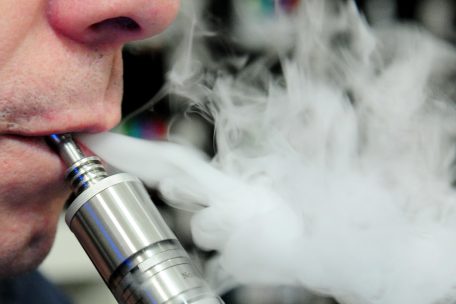 Ein Jahr nach Beginn der Krise / Gesundheitskrise in den USA wegen der Nutzung von E-Zigaretten ist nicht vorbei