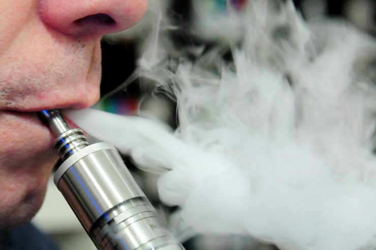 Ein Jahr nach Beginn der Krise / Gesundheitskrise in den USA wegen der Nutzung von E-Zigaretten ist nicht vorbei