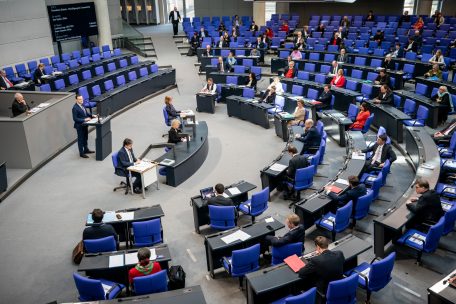 Coronakrise / Im Schweinsgalopp: Deutschland beschließt gigantisches Hilfspaket