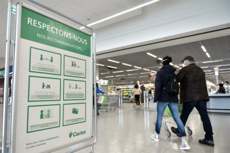 Derzeit gelten besondere Sicherheitsbestimmungen in Superm&auml;rkten &ndash; anf&auml;ngliche Schwierigkeiten blieben da nicht aus