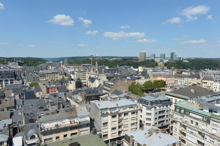 Corona-Krise / Genau wie Menschen reagieren auch Unternehmen sehr unterschiedlich. Einige setzen auf Selbstschutz, viele wollen helfen.