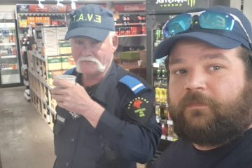 Solidarität in Covid-19-Zeiten / Freiwillige erledigen Einkäufe für Risikogruppen