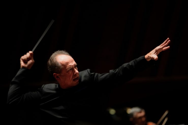 Alain spannt den Bogen / „Nichts ist, wie es scheint“