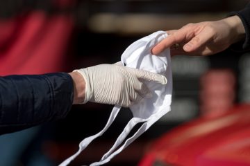 Handel mit Atemschutzmasken / Kunden zahlen in Luxemburg Wucherpreise