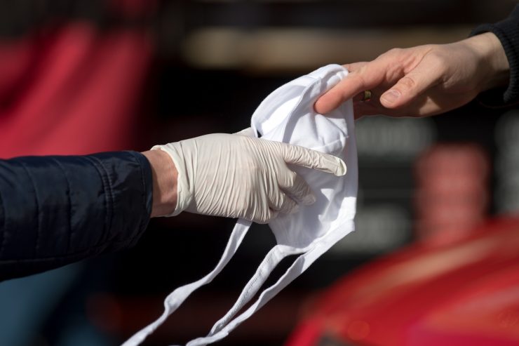 Handel mit Atemschutzmasken / Kunden zahlen in Luxemburg Wucherpreise