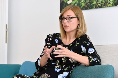 Innenministerin Taina Bofferding bestätigte, dass das CGDIS am Donnerstag damit begonnen hat, Masken an die Gemeinden zu liefern