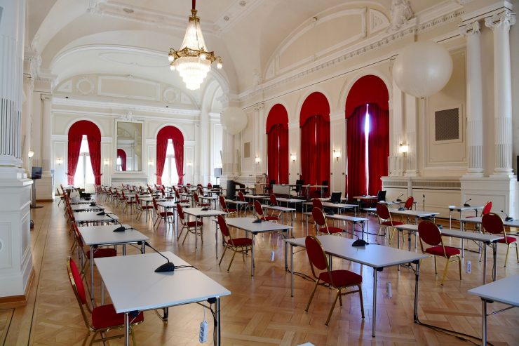 Parlament / Staat bürgt für Betriebskredite