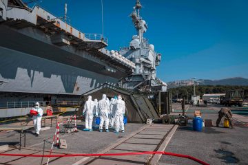 Corona an Bord / Wie ein Virus zwei Kriegsschiffe lahmlegte