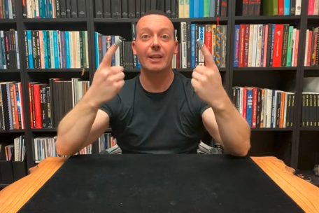 In seiner Reihe „Magic@Home“ präsentiert David Goldrake einfache Zaubertricks zum Nachmachen