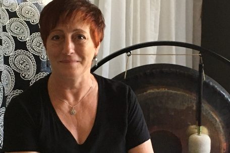 Entspannungsleiterin Manon Hammes hilft Menschen dabei, ihre innere Mitte wiederzuerlangen