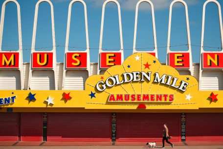 Großbritannien / Kaum Tests und viele Tote bringen Johnsons Regierung weiter unter Druck