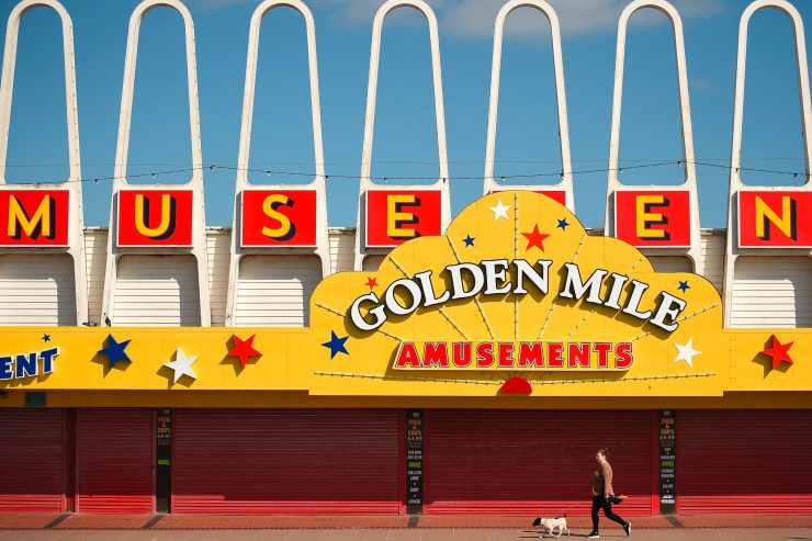 Großbritannien / Kaum Tests und viele Tote bringen Johnsons Regierung weiter unter Druck