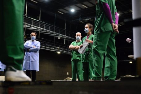 Im Kampf gegen Corona setzen Regierung und Taskforce weiterhin auf motiviertes Personal