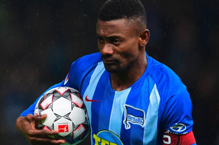 Bundesliga / Zehn Corona-Fälle im deutschen Profifußball