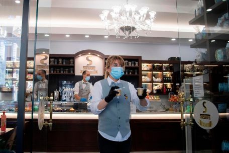 Corona / Italien serviert wieder Espresso: Wie ein Land seine ersten Tage der Lockerung erlebt