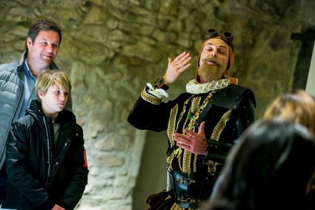 La visite th&eacute;&acirc;trale &bdquo;Mansfeld on tour&ldquo; au MNHA avait d&eacute;j&agrave; attir&eacute; un public plus vaste en 2019