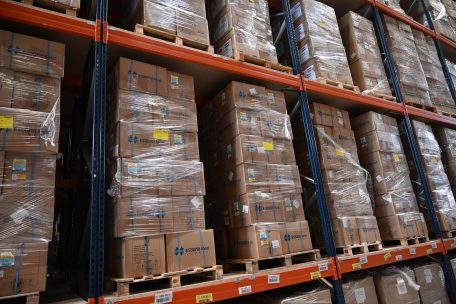 Der Bedarf an Masken und anderer Schutzkleidung ist auf Monate gedeckt. Demnächst soll auch jeder Einwohner 50 OP-Masken erhalten.