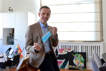 Gemeinde Esch unter Druck / Maskenverteilung im großen Stil, Startschuss für Schule und Sport