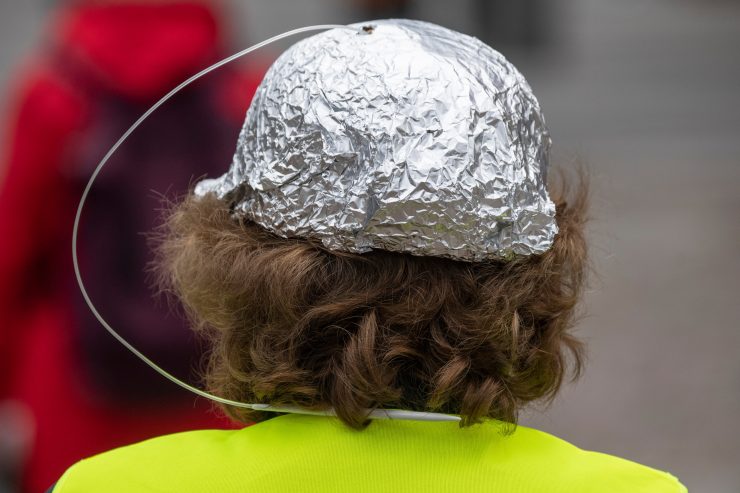 Interview / Warum Verschwörungstheorien in Krisenzeiten so beliebt sind