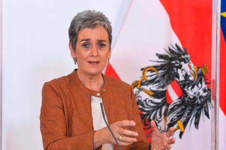 Österreich / Kulturstaatssekretärin stolpert über Corona-Krise