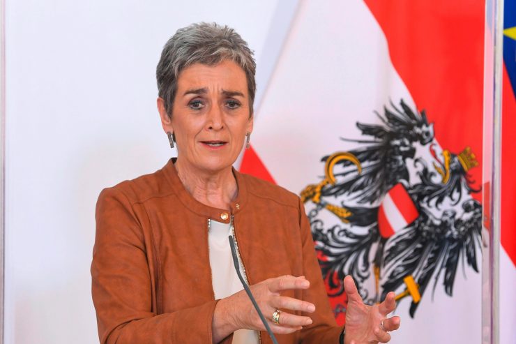 Österreich / Kulturstaatssekretärin stolpert über Corona-Krise