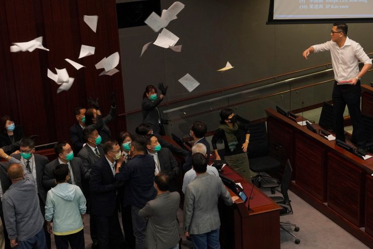 Demokratiebewegung / Neue Zusammenstöße in Hongkongs Parlament