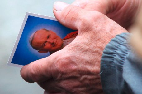 100. Geburtstag / Superstar Johannes Paul II. hält Polens Kirchenkrise nicht mehr auf