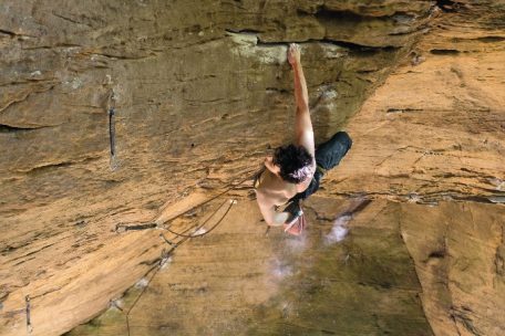 Sportklettern / Hochleistung am Felsen: Am Berdorfer Sandstein ist der Wettkampf erlaubt