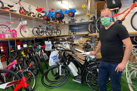 Im eigentlichen Ausstellungsraum auf der gegen&uuml;berliegenden Stra&szlig;enseite vom Gesch&auml;ft werden zurzeit s&auml;mtliche Bestellungen aufbewahrt