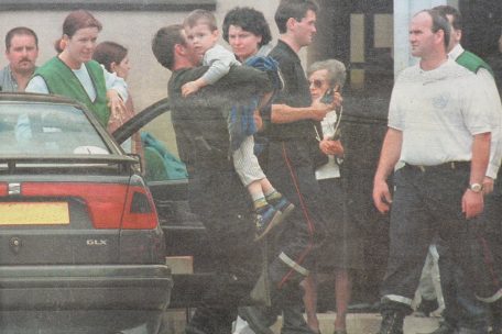 Körperlich unversehrt werden die Kinder wieder zurück in die Arme ihrer Eltern geführt. Viele Opfer müssen aber noch Jahre später betreut werden.