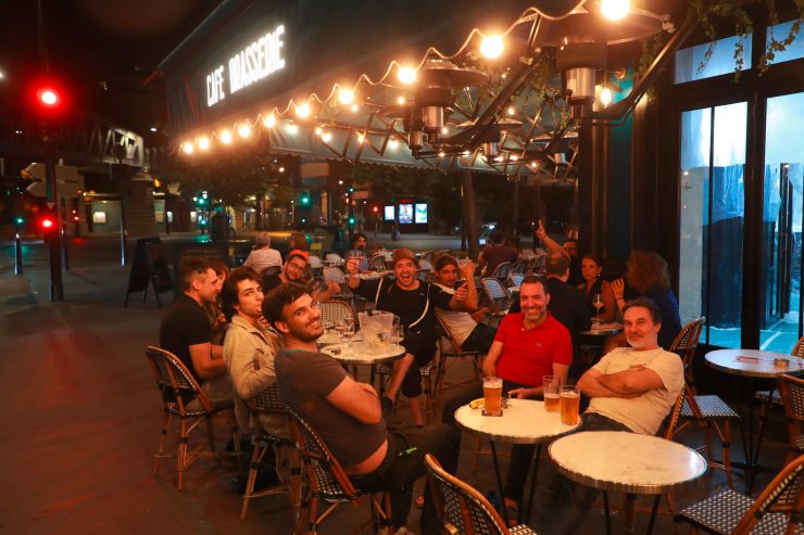 Corona-Lockerungen / Cafés und Restaurants in Frankreich sind wieder geöffnet