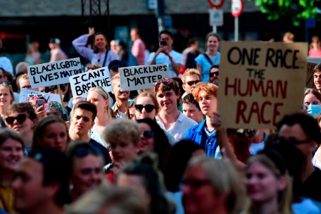 Dänemark / Dänen rechnen bei Protesten auch mit eigener Politik ab