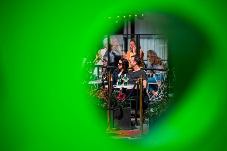 Sonderweg / Schweden will sein Corona-Bild im Ausland verbessern