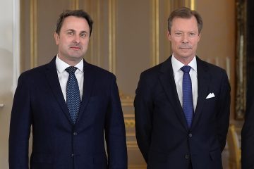 Bericht / Nichts gelernt? Xavier Bettel interveniert nach neuerlicher Entlassung am Hof