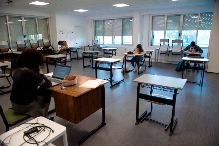 Spanien / Schüler jubeln: Kein Sitzenbleiben wegen Corona