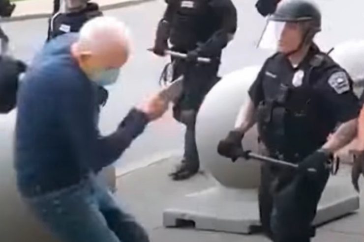 Kopfverletzung / Trump bezeichnet verletzten Demonstranten (75) als möglichen „Antifa-Provokateur“