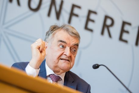 Deutschland / Die Koalition streitet über ihr Vorgehen bei Kindesmissbrauch – nun geht es auch ums Geld