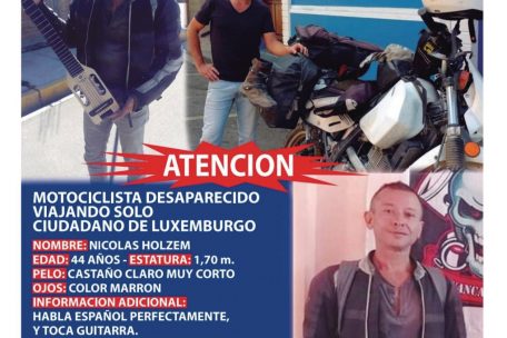 Mit solchen Flugzetteln sucht Catherine Holzem in Bolivien nach ihrem Bruder. Alle Spuren verlaufen im Sand.