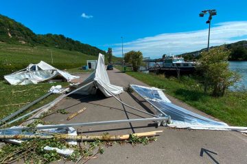 Unwetter / Wirbelsturm zerstört Corona-Teststation in Grevenmacher