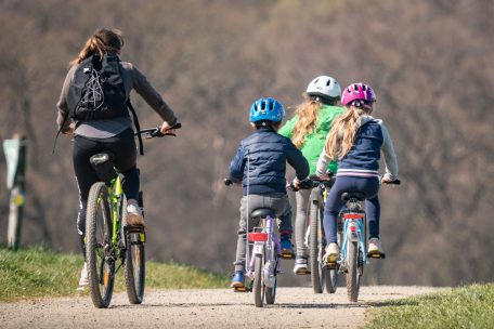 Schutz im Test / Gute Radhelme für Kids müssen nicht teuer sein