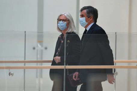 Scheinbeschäftigung / Frankreichs Ex-Premier François Fillon muss zwei Jahre ins Gefängnis