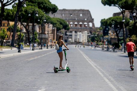 Brüssel  / Wenn Reisen zum Politikum werden: EU öffnet Grenzen für 14 Drittstaaten
