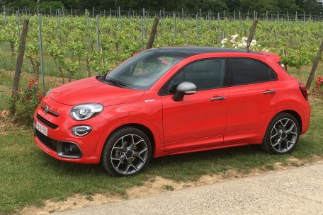 Kleiner Wagen ganz groß: der neue Fiat 500X beschleunigt auf über 190 km/h, in schnellen neun Sekunden von null auf hundert