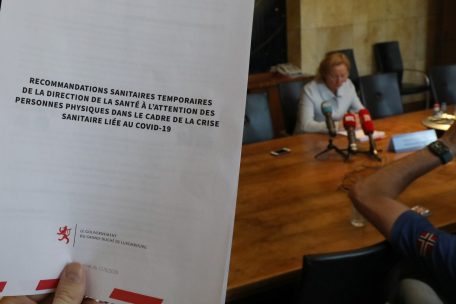 Virologe Muller / „Wenn die Menschen Verantwortung übernehmen sollen, müssen sie auch informiert werden“