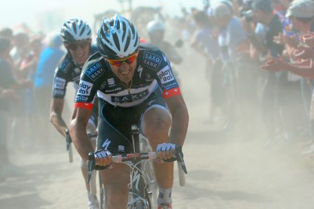 Mit den Worten &bdquo;Wir durften nach dem Malheur nicht zur&uuml;ck-, sondern mussten nach vorne schauen&ldquo;, hatte Fabian Cancellara (vorne) seinen Teamkollegen Andy Schleck angespornt